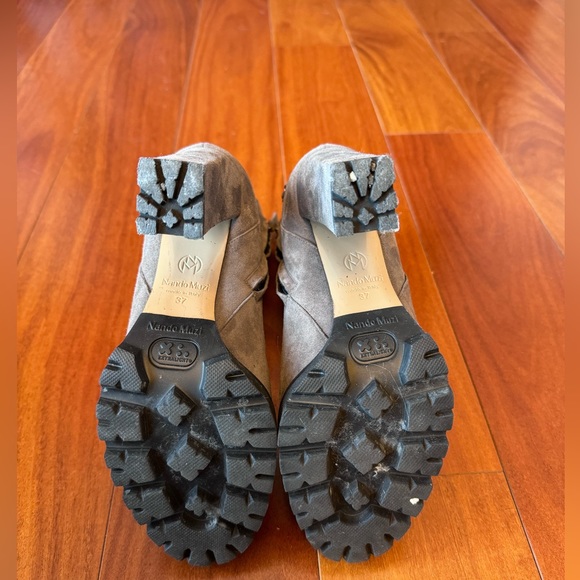 Shoes - Picture 4 of 4